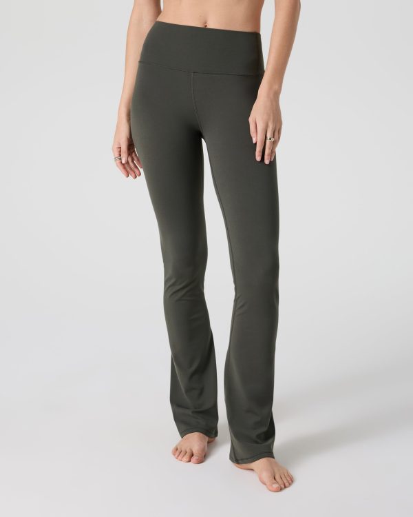 Vuori AllTheFeels Slim Flare
